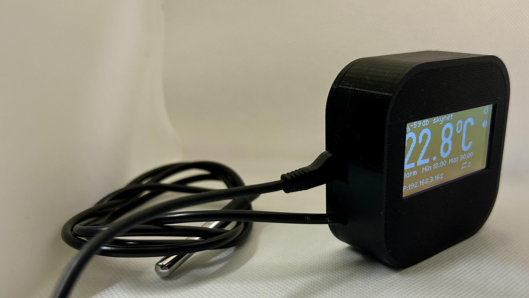 Discus Wifi teplomer s LCD a alarmom čidlo na kábli